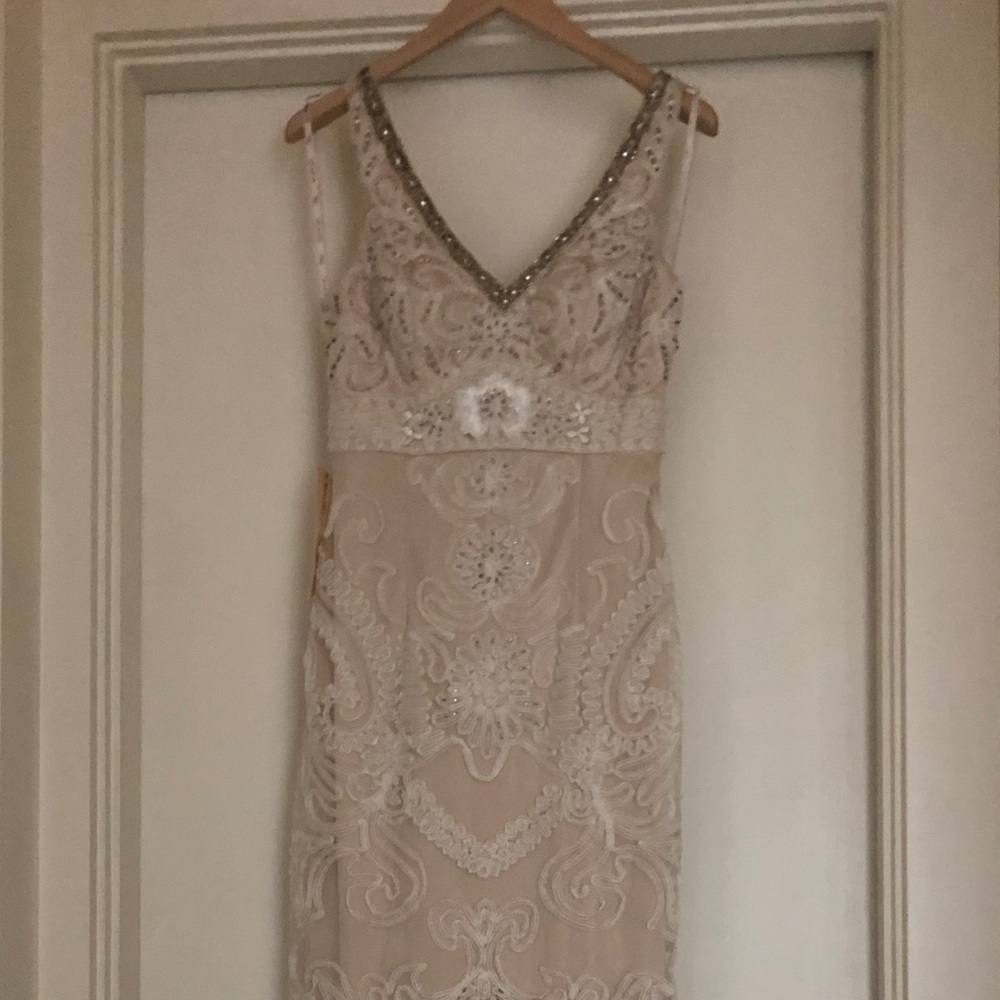 Wedding dress. Never worn. - Picture 2 of 6